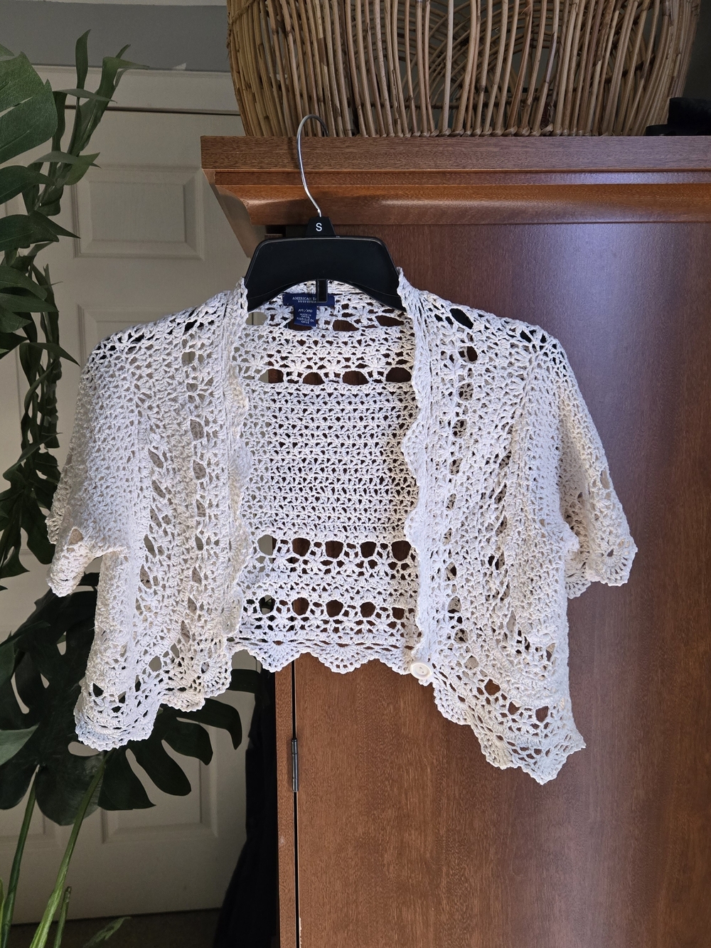 American Eagle Outfitters Off-White Crochet Shrug